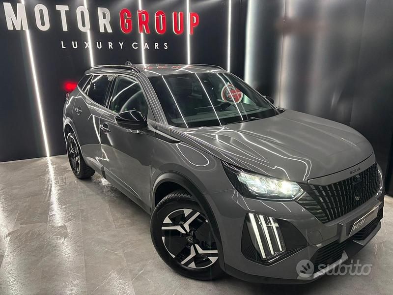 Usata Peugeot 2008 Allure 102 CV (75 kW) 2024 Grigio SUV