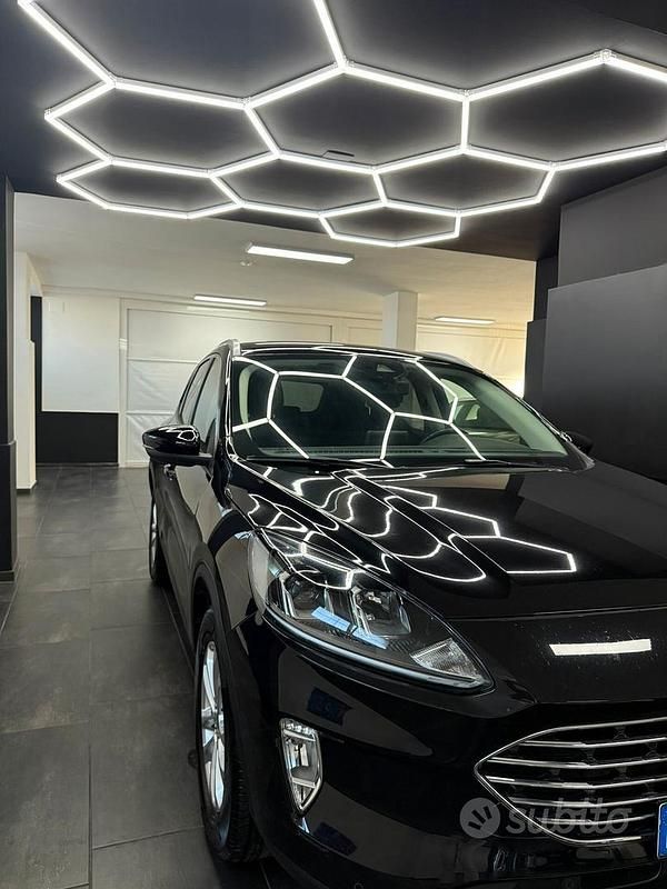 Usata Ford Kuga Titanium 120 CV (88 kW) 2022 Nero SUV