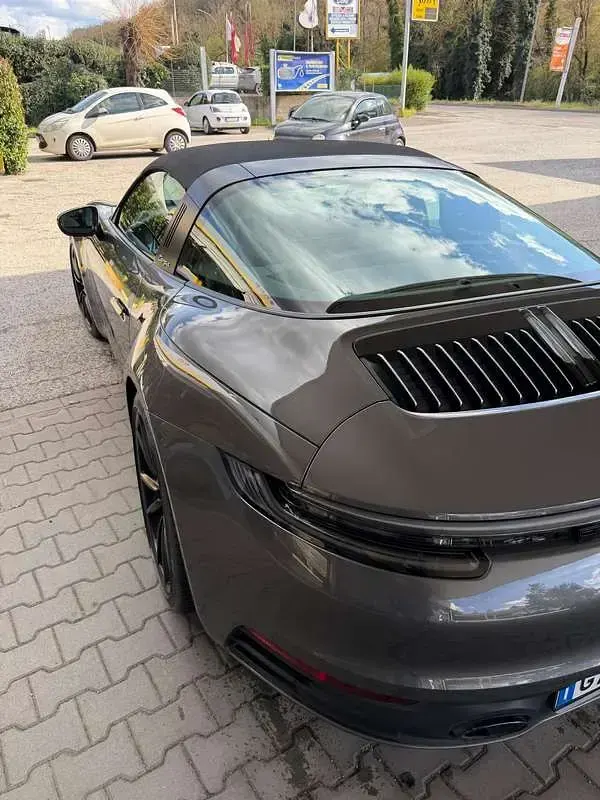 Usata Porsche 992 385 CV (283 kW) 2025 Grigio Cabrio