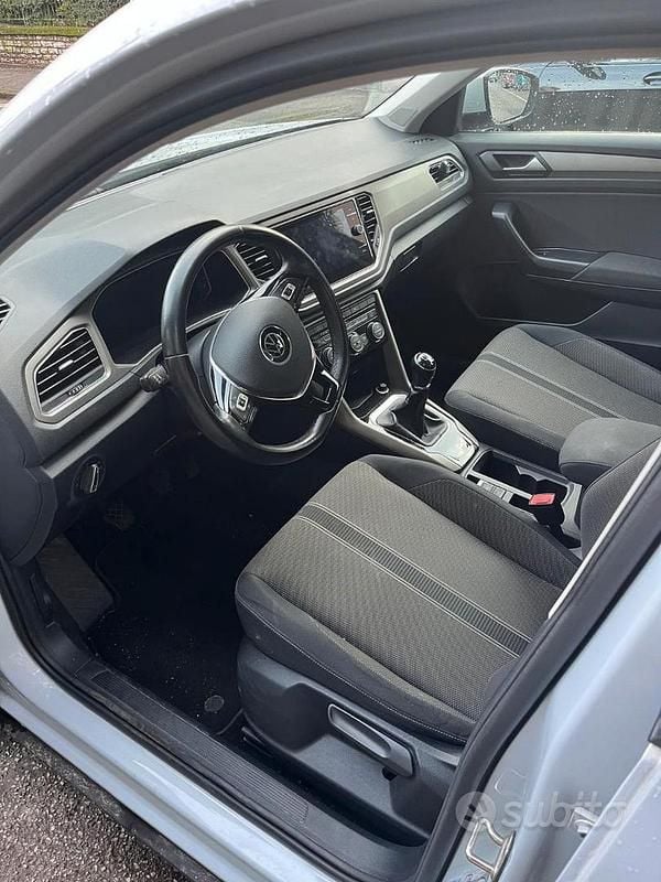 Usata VW T-Roc Business 116 CV (85 kW) 2021 Argento SUV