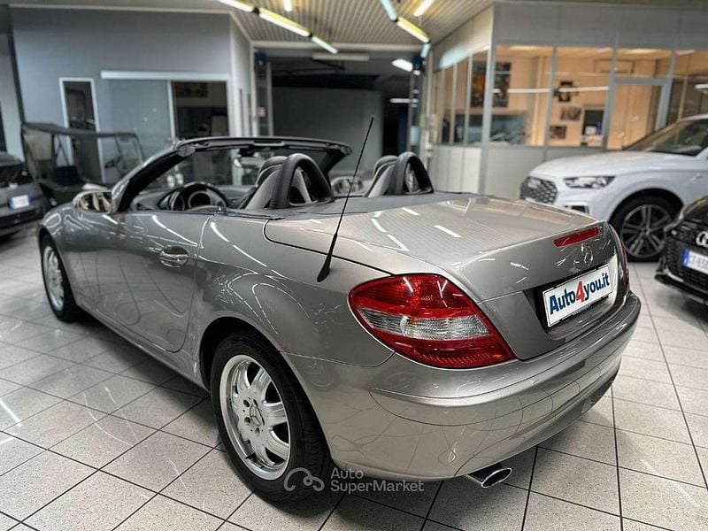 Usata Mercedes SLK200 163 CV (119 kW) 2006 Champagne Cabrio
