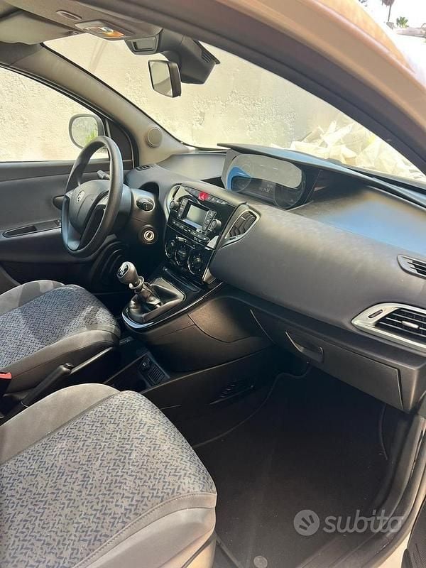 Usata Lancia Ypsilon 69 CV (50 kW) 2024 Bianco Utilitaria