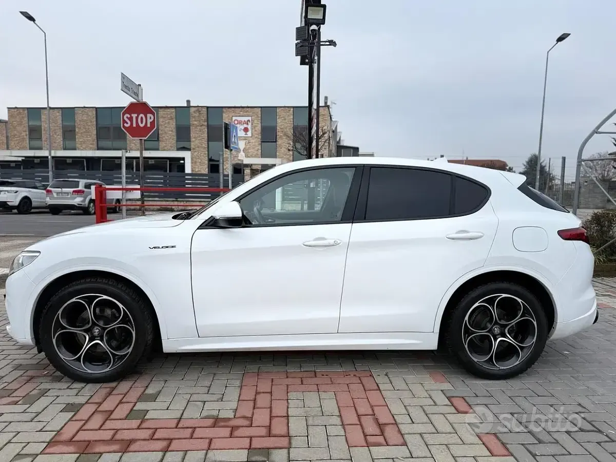 Second-hand Alfa Romeo Stelvio Veloce 210 CP (154 kW) 2021 Alb SUV