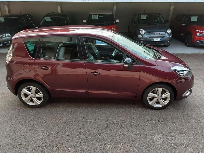 Usata Renault Scénic III XMOD 110 CV (80 kW) 2014 Rosso Monovolume