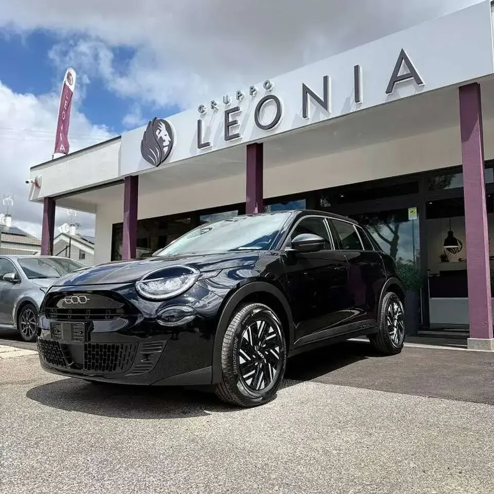 Nuova Fiat 600 Icon 145 CV (106 kW) 2026 Nero pastello SUV