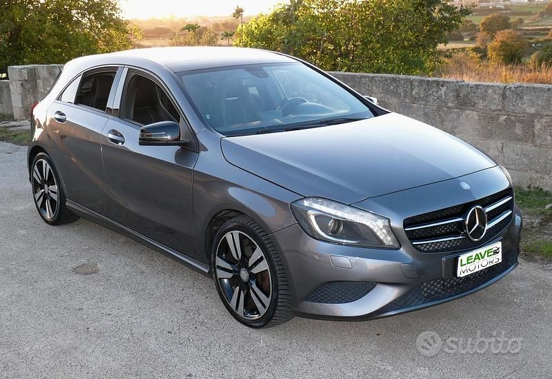 Grigio Usata 2015 Mercedes A200 Executive Tre volumi | 9490 € (Buon prezzo) - Immagine 1/4
