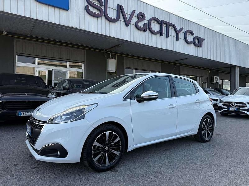 Bianco Usata 2016 Peugeot 208 Allure Due volumi | 6900 € (Buon prezzo) - Immagine 1/4