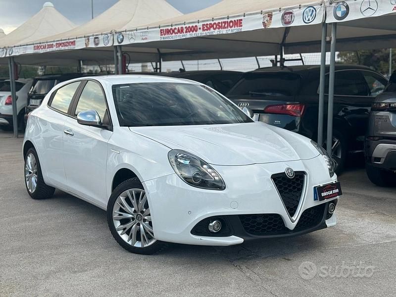 Bianco Usata 2016 Alfa Romeo Giulietta Super Tre volumi | 10.900 € (Cara) - Immagine 1/4