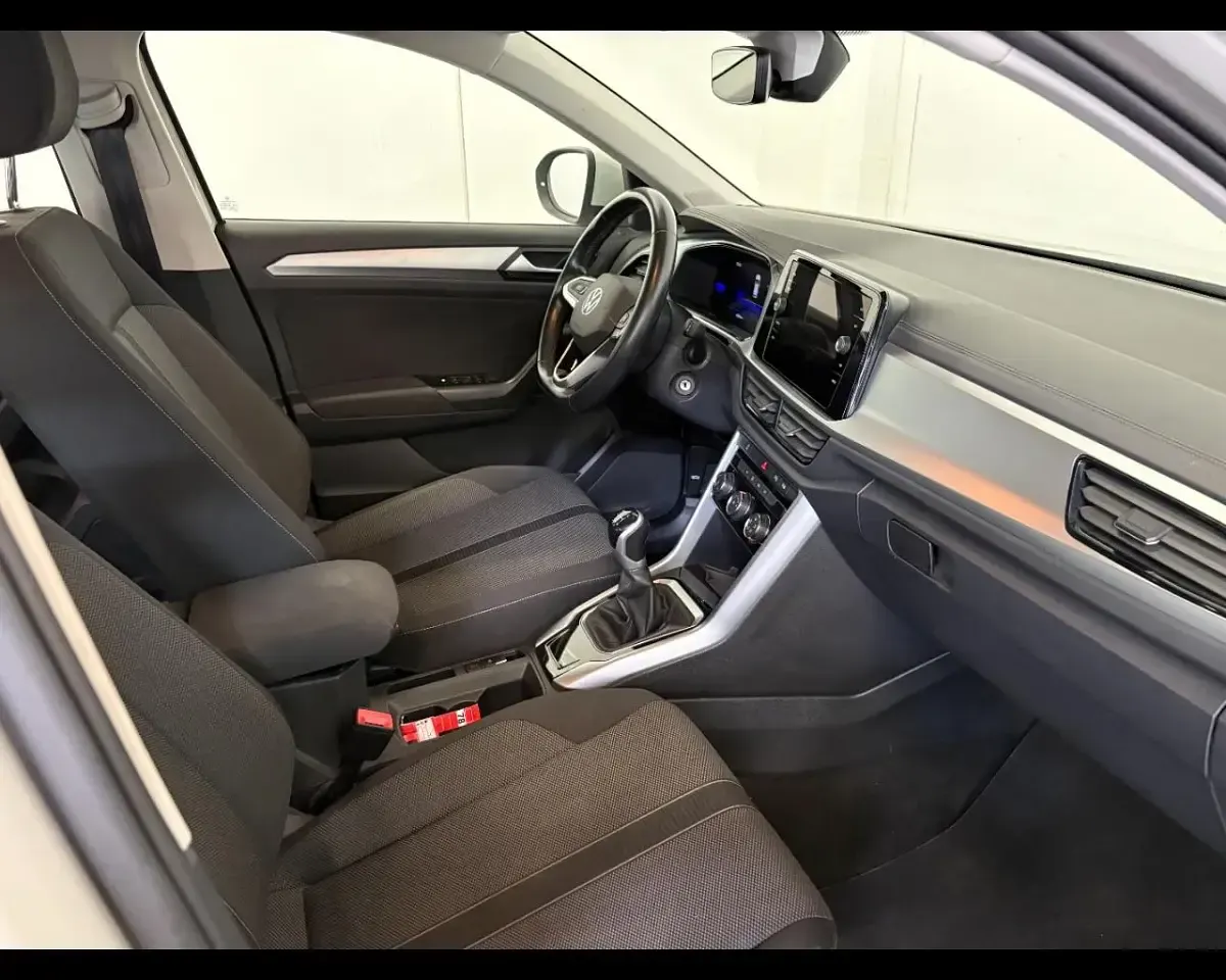 Usata VW T-Roc Life 110 CV (80 kW) 2023 Beige SUV