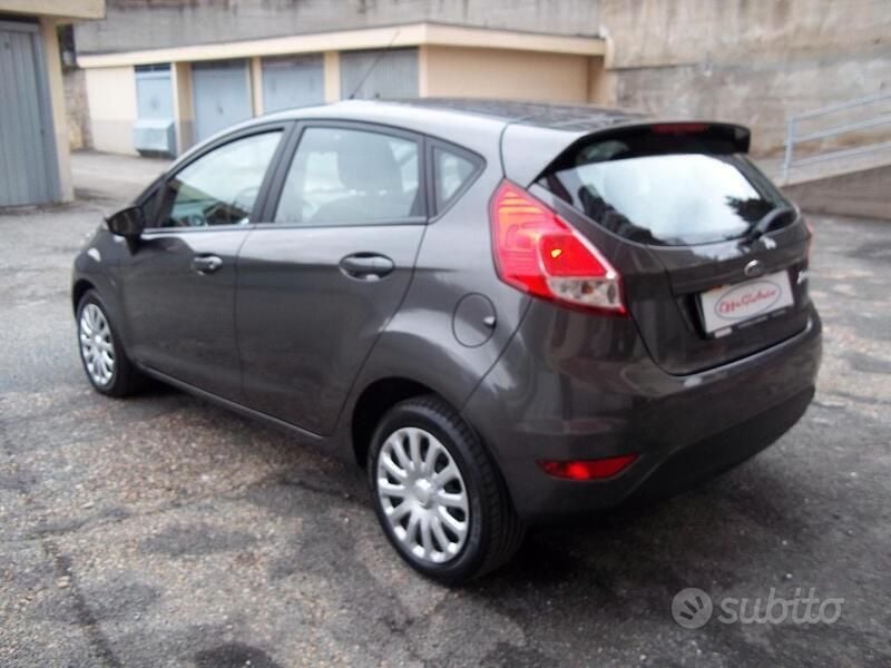 Usata Ford Fiesta Business Edition 95 CV (69 kW) 2016 Grigio Utilitaria
