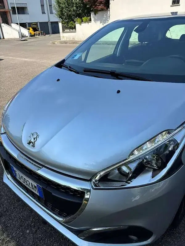 Usata Peugeot 208 Allure 82 CV (60 kW) 2017 Argento Utilitaria