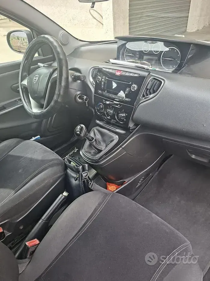 Usata Lancia Ypsilon 95 CV (69 kW) 2011 Grigio Utilitaria