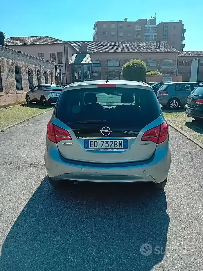 Usata Opel Meriva 95 CV (69 kW) 2011 Grigio Monovolume