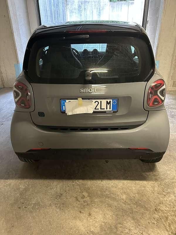 Usata Smart ForTwo Coupé 61 kW (84 CV) 2021 Grigio Utilitaria