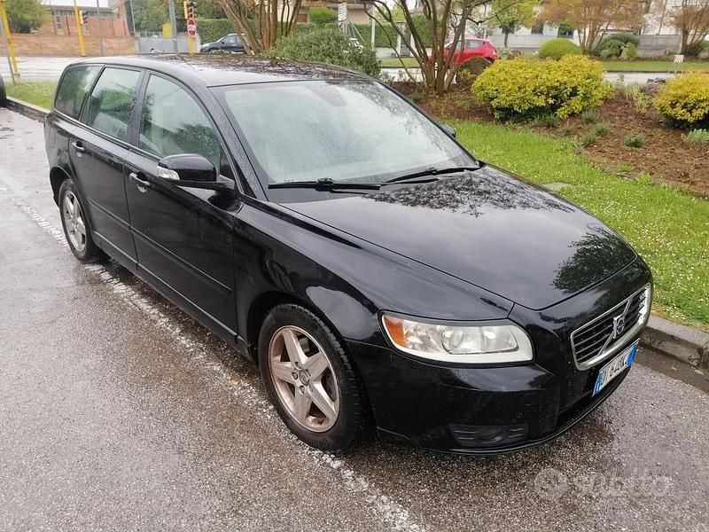 Usata Volvo V50 130 CV (95 kW) 2008 Nero Station wagon