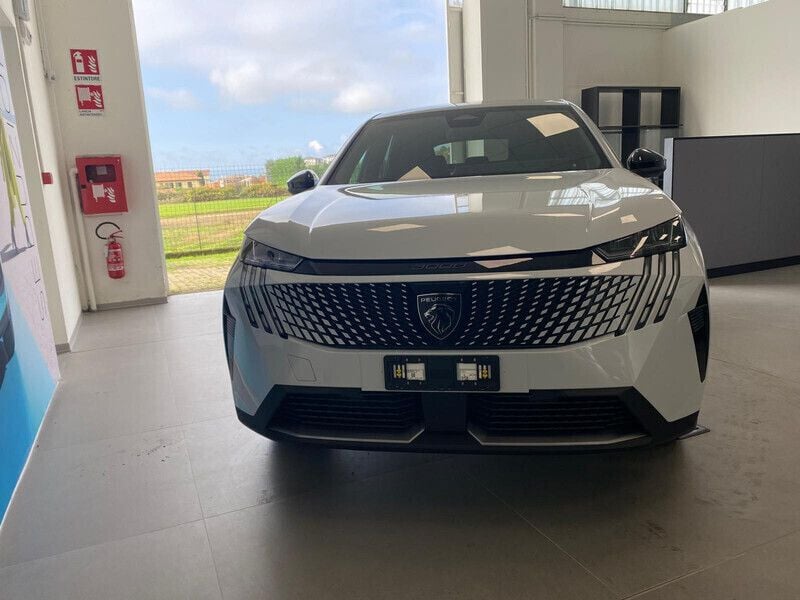 Usata Peugeot e-3008 Allure 156 kW (213 CV) 2024 Bianco SUV