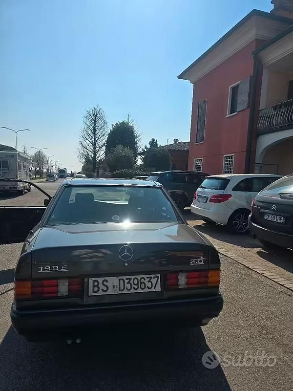 Usata Mercedes 190 75 CV (55 kW) 1991 Nero Berlina