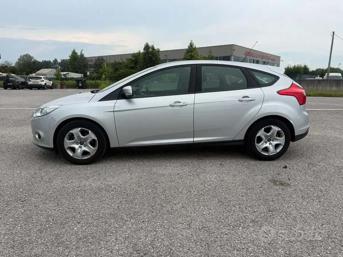 Usata Ford Focus S 101 CV (74 kW) 2014 Grigio Berlina
