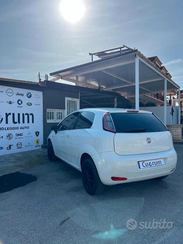 Usata Fiat Punto Evo Dynamic 69 CV (50 kW) 2011 Bianco Utilitaria