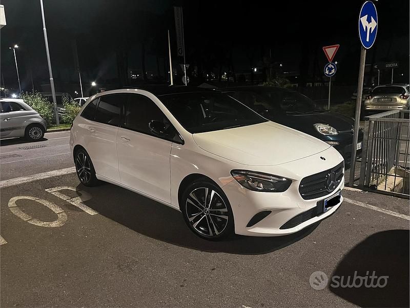 Usata 2020 Mercedes B180 Monovolume | 22.000 € (Buon prezzo) - Immagine 1/4