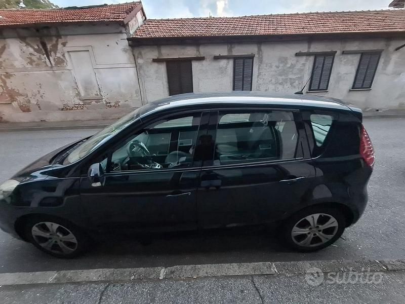 Usata Renault Scénic III 110 CV (80 kW) 2011 Nero Monovolume