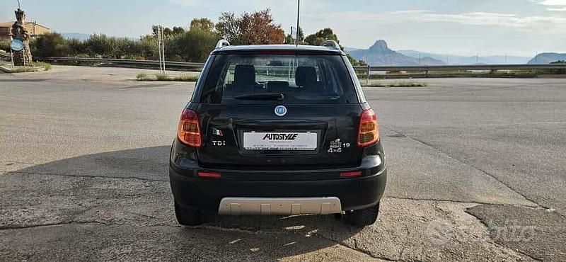 Usata Fiat Sedici Dynamic 120 CV (88 kW) 2006 Nero SUV