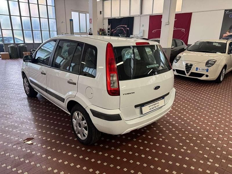 Usata Ford Fusion 80 CV (58 kW) 2012 Bianco Berlina