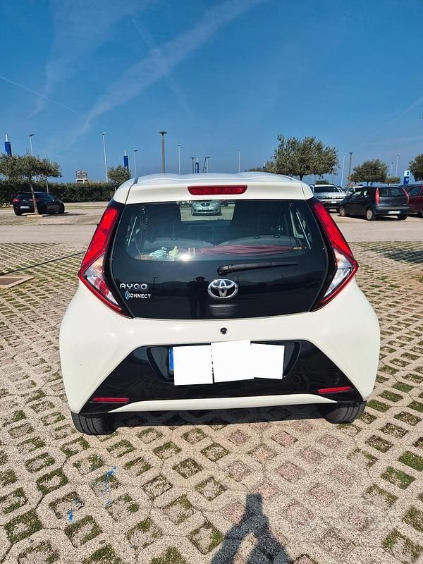 Usata Toyota Aygo 69 CV (50 kW) 2021 Bianco Utilitaria