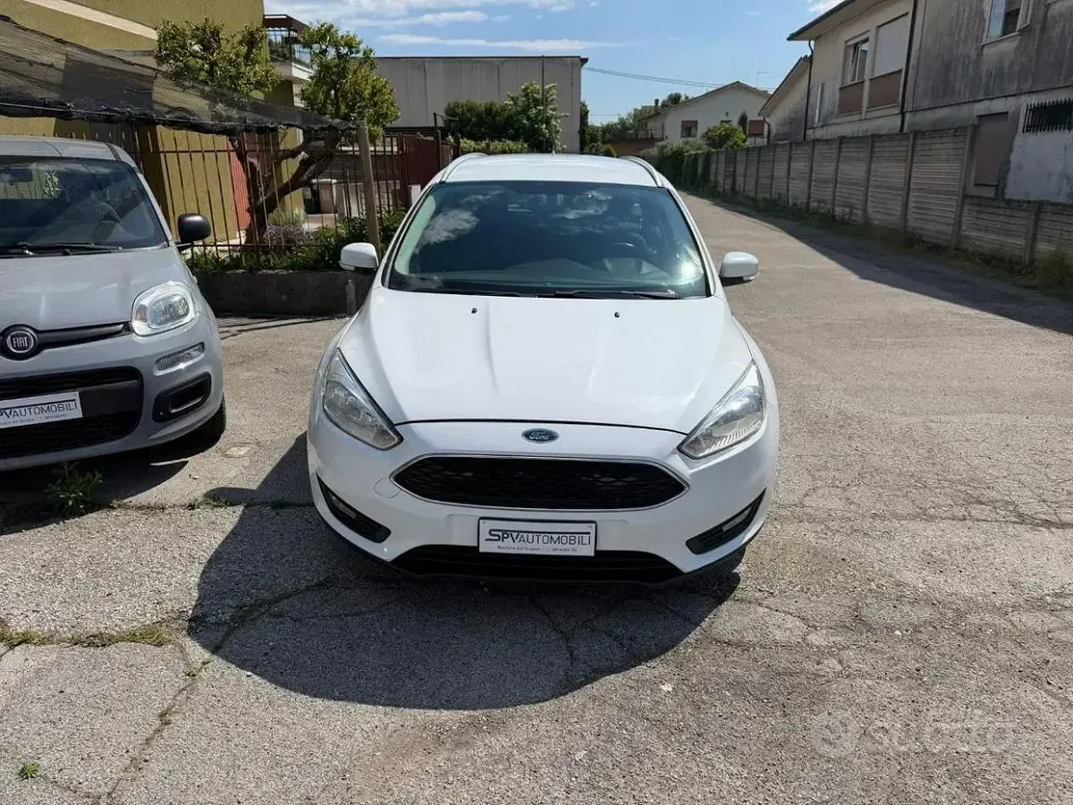 Käytetty Ford Focus 120 HP (88 kW) 2017 Valkoinen Farmari