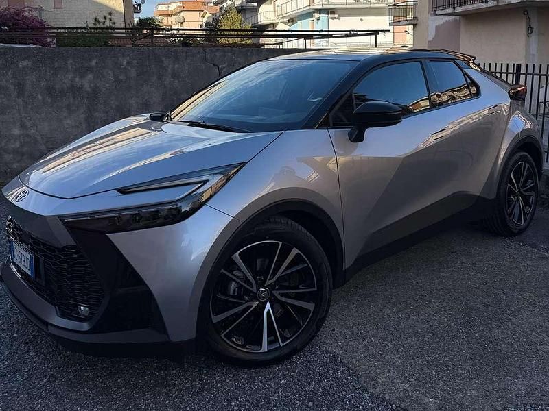 Usata Toyota C-HR Lounge 152 CV (111 kW) 2025 Argento SUV