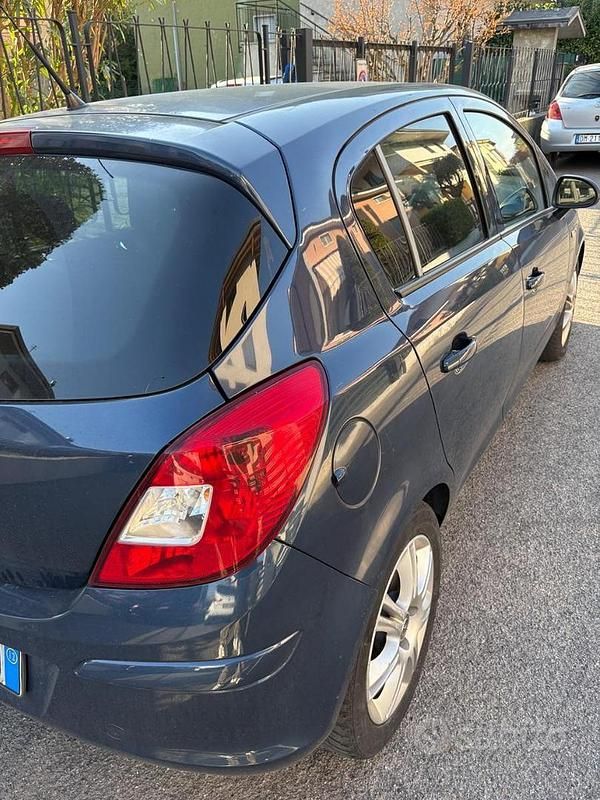 Usata Opel Corsa 85 CV (62 kW) 2012 Blu Utilitaria