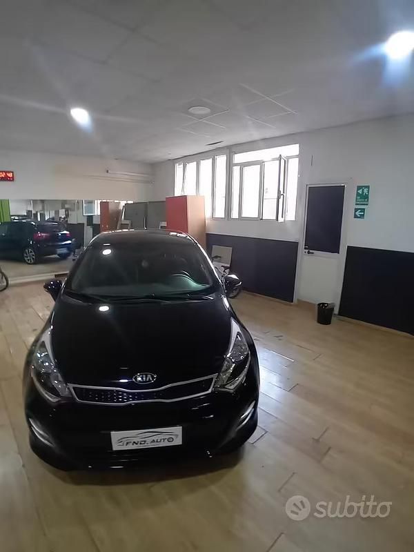 Usata Kia Rio 84 CV (61 kW) 2016 Nero Utilitaria
