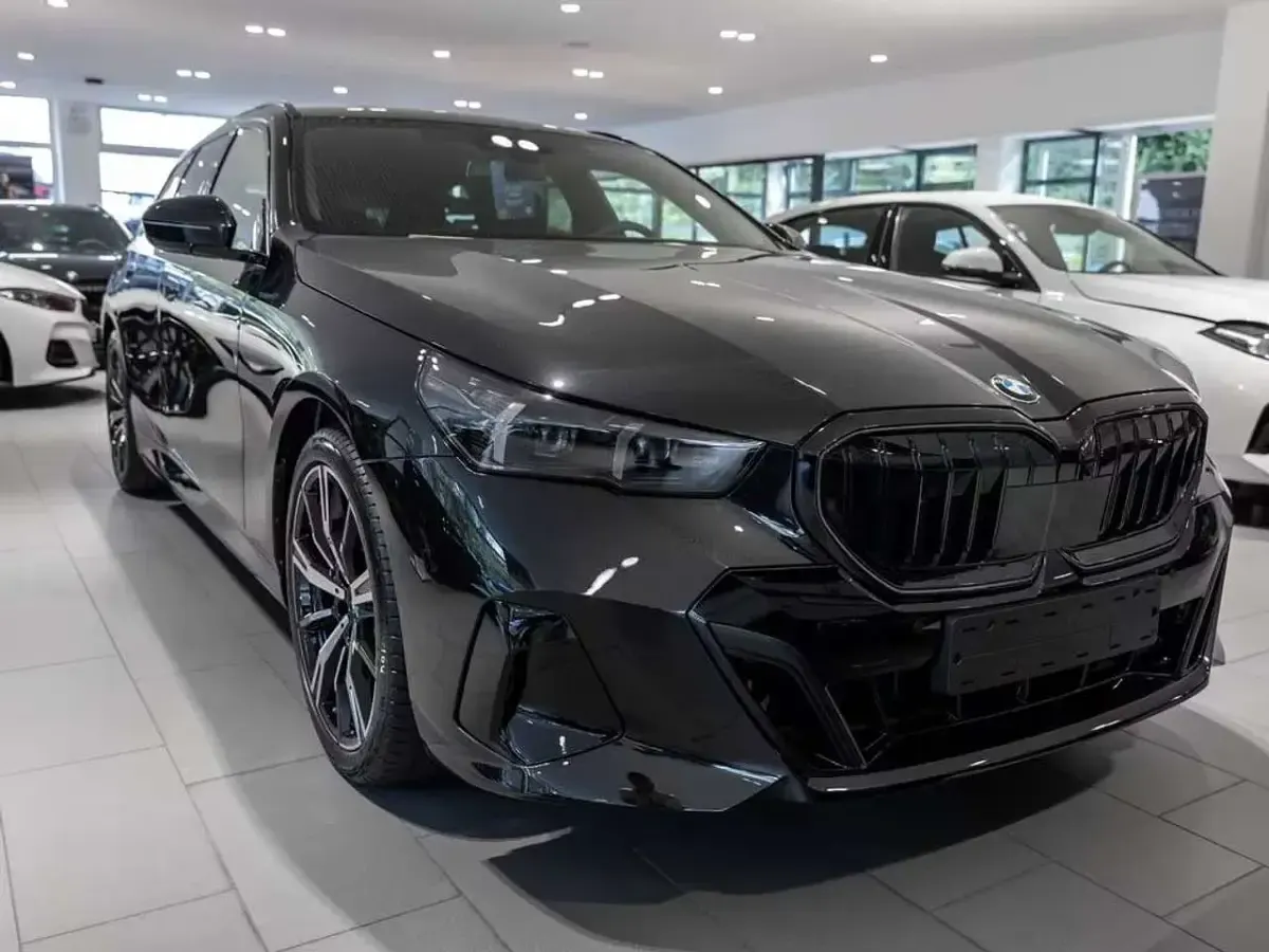 Usata BMW 520 M Sport 197 CV (144 kW) 2025 Bianco metallizzato Station wagon