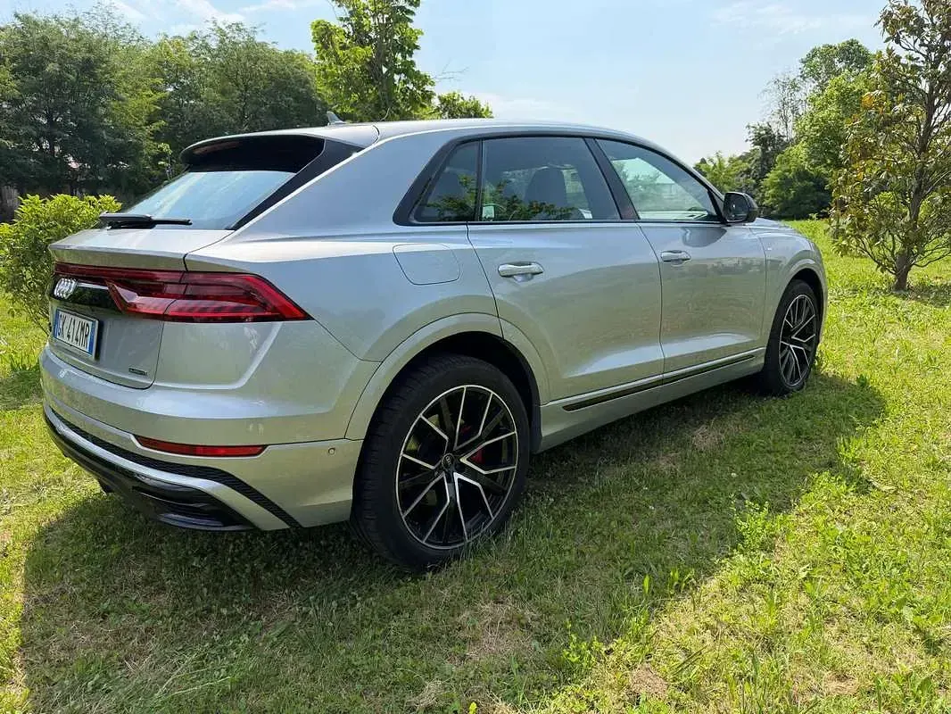 Usata Audi Q8 S-line plus 462 CV (339 kW) 2022 Argento SUV
