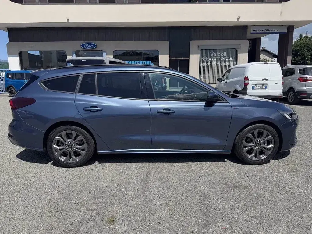 Usata Ford Focus ST-Line X 125 CV (91 kW) 2022 Blue metallic Station wagon