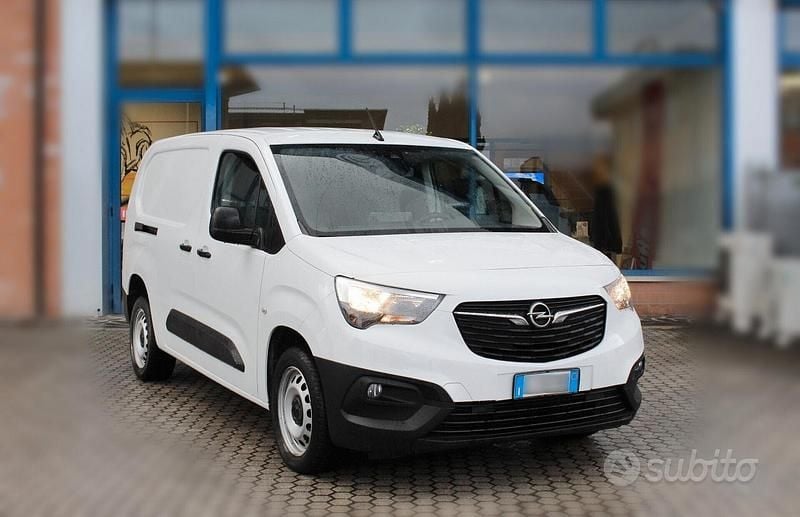 Usata Opel Combo Edition 131 CV (96 kW) 2022 Bianco Monovolume