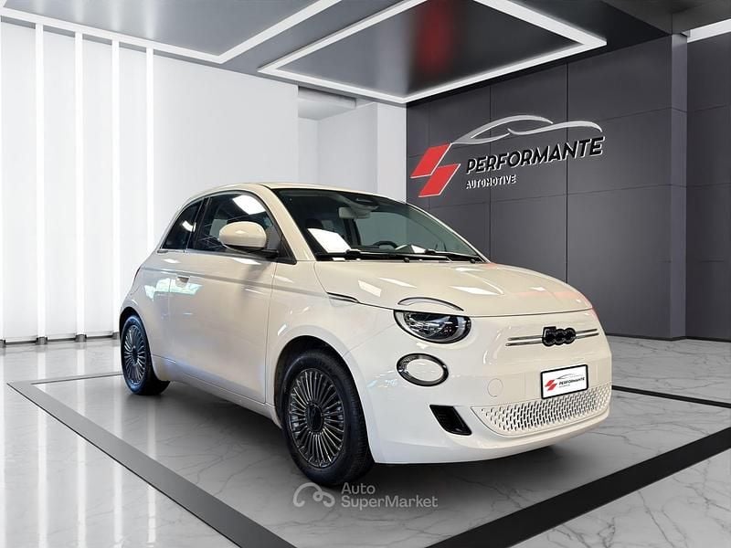 Usata Fiat 500e Icon 42 kW (58 CV) 2022 Bianco Utilitaria