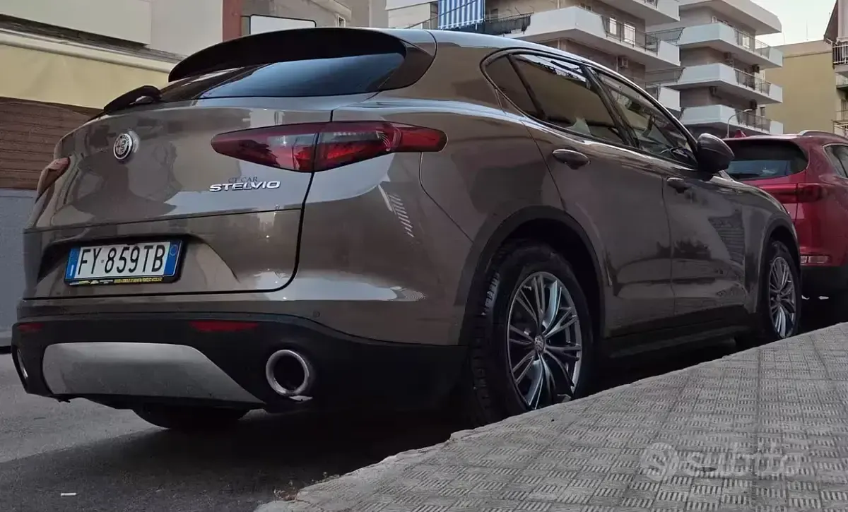 Usata Alfa Romeo Stelvio 160 CV (117 kW) 2019 Grigio SUV