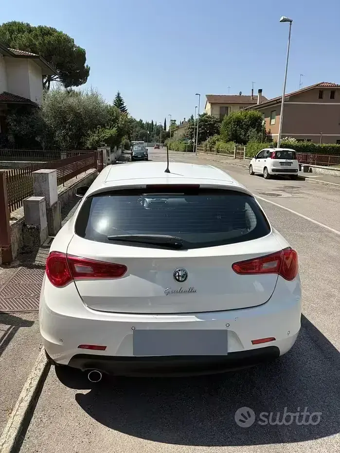 Usata Alfa Romeo Giulietta 105 CV (77 kW) 2013 Bianco Utilitaria