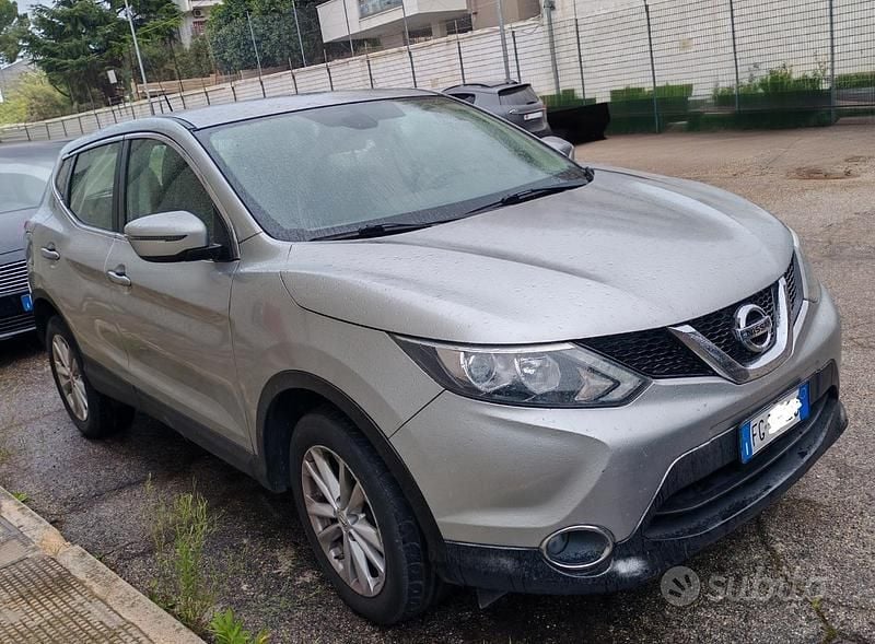 Usata Nissan Qashqai N-Connecta 110 CV (80 kW) 2016 Grigio SUV