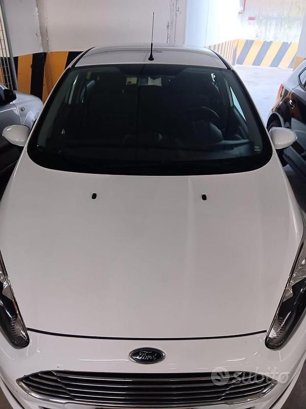 Usata Ford Fiesta 75 CV (55 kW) 2014 Bianco Utilitaria