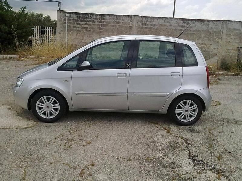 Grigio Usata 2006 Fiat Idea Monovolume | 4200 € (Cara) - Immagine 1/4