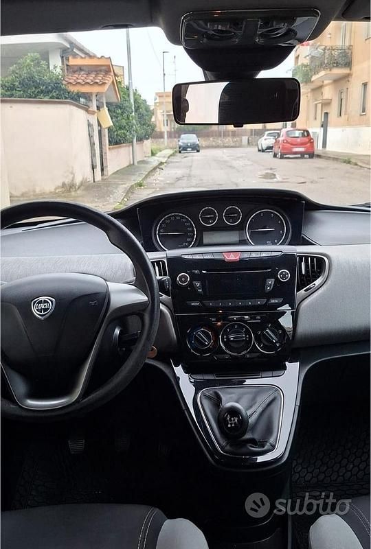 Usata Lancia Ypsilon 95 CV (69 kW) 2012 Grigio Utilitaria
