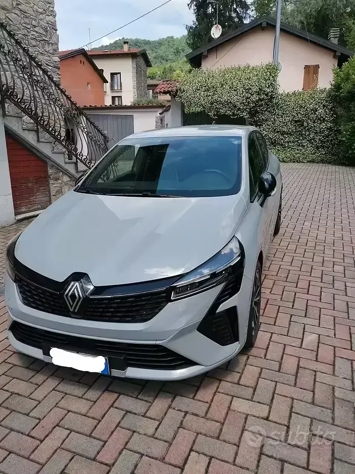 Usata Renault Clio V Techno 90 CV (66 kW) 2024 Grigio Utilitaria