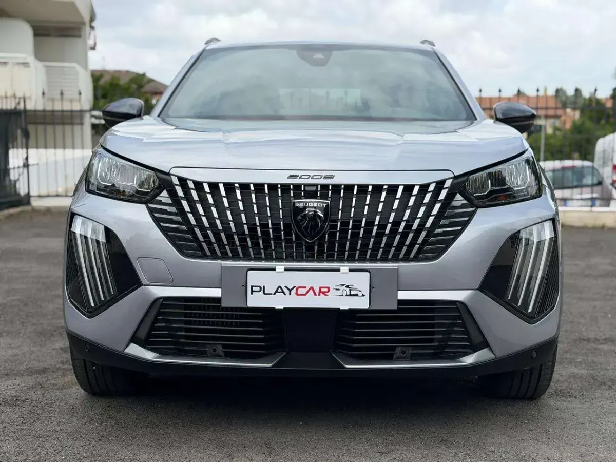 Usata Peugeot 2008 Allure 101 CV (74 kW) 2025 Grigio SUV
