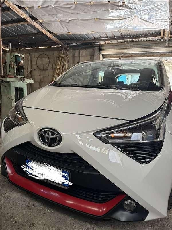 Usado Toyota Aygo X-clusiv 72 HP (52 kW) 2022 Citadino