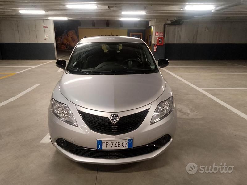 Argento Usata 2018 Lancia Ypsilon Gold Utilitaria | 8000 € (Ottimo prezzo) - Immagine 1/4