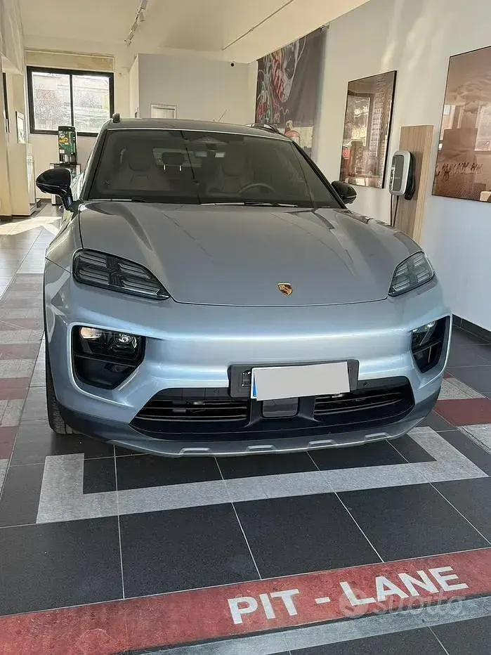 Usata Porsche Macan 300 kW (408 CV) 2024 Grigio SUV