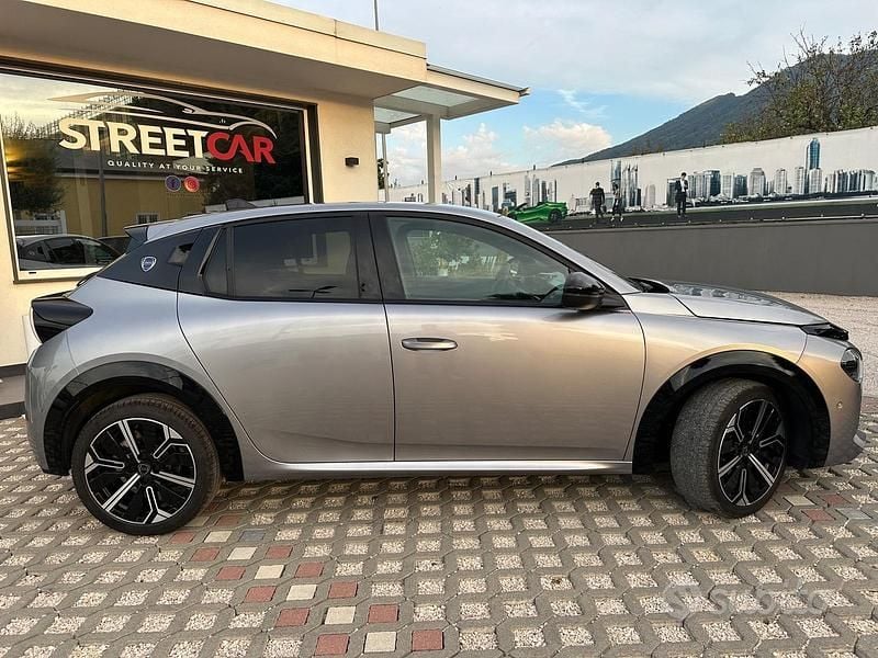 Usata Lancia Ypsilon 110 CV (80 kW) 2025 Grigio Utilitaria