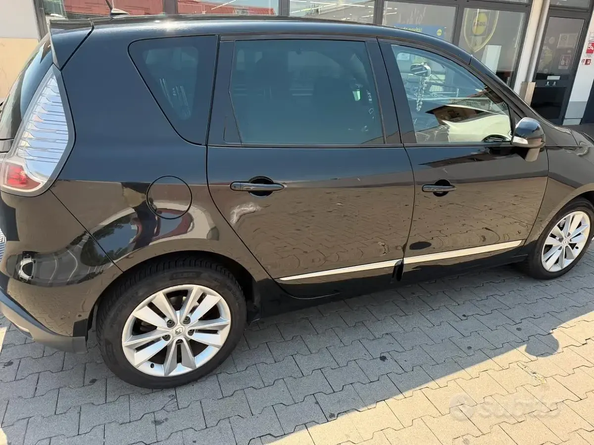 Usata Renault Scénic III 130 CV (95 kW) 2012 Nero Monovolume